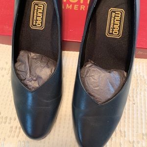 Munro Gigi Navy kid pumps